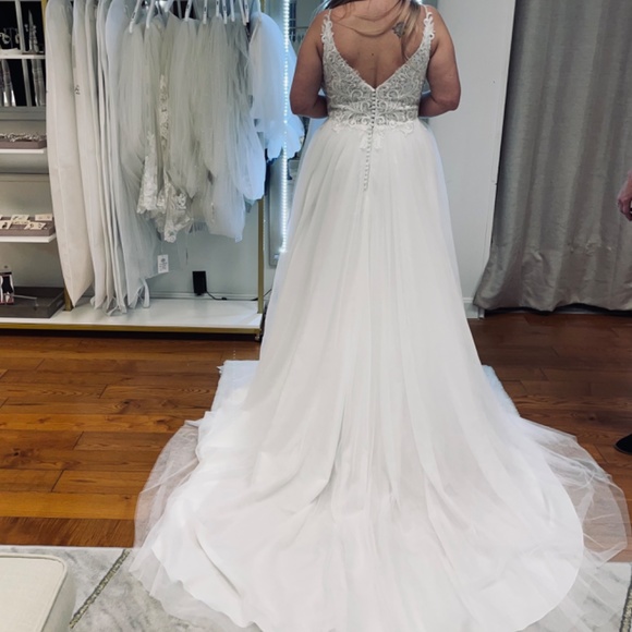 Stella York wedding gown - Picture 3 of 5